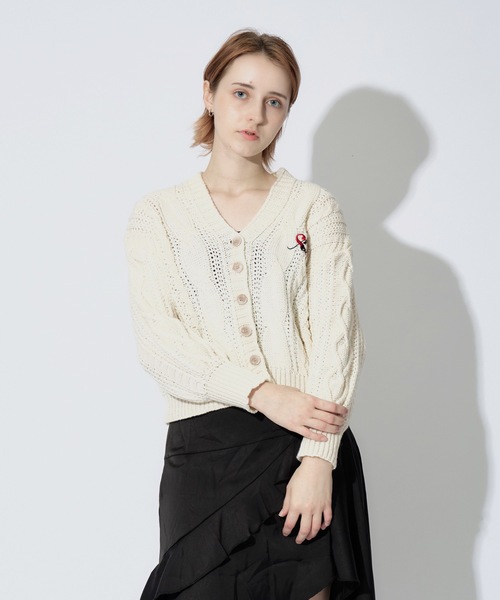 ALLuRing ChaRm(アリュリングチャーム)の「AR heart logo short cardigan / ARハートロゴショート丈カーディガン(カーディガン/ボレロ・レディース・ホワイト/ブラック・FREE)」の3枚目の写真
