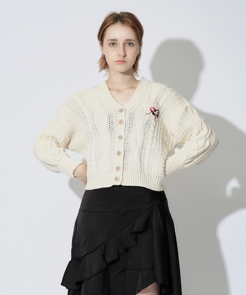 ALLuRing ChaRm(アリュリングチャーム)の「AR heart logo short cardigan / ARハートロゴショート丈カーディガン(カーディガン/ボレロ・レディース・ホワイト/ブラック・FREE)」の4枚目の写真