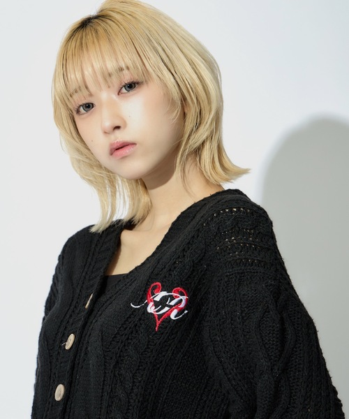 ALLuRing ChaRm(アリュリングチャーム)の「AR heart logo short cardigan / ARハートロゴショート丈カーディガン(カーディガン/ボレロ・レディース・ホワイト/ブラック・FREE)」の6枚目の写真