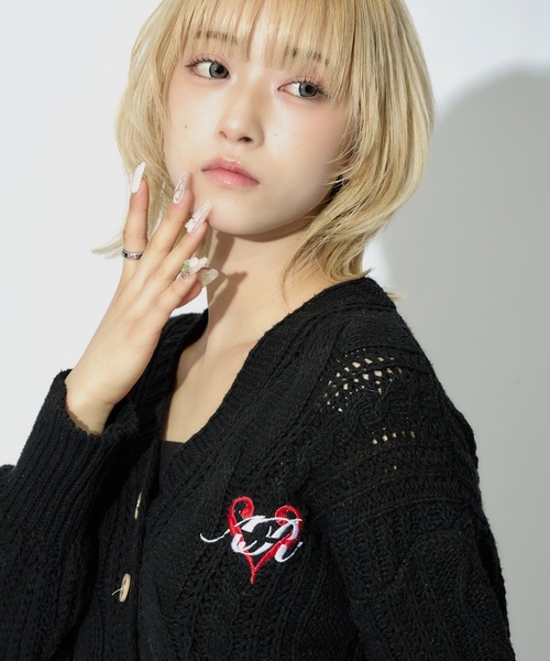 ALLuRing ChaRm(アリュリングチャーム)の「AR heart logo short cardigan / ARハートロゴショート丈カーディガン(カーディガン/ボレロ・レディース・ホワイト/ブラック・FREE)」の7枚目の写真