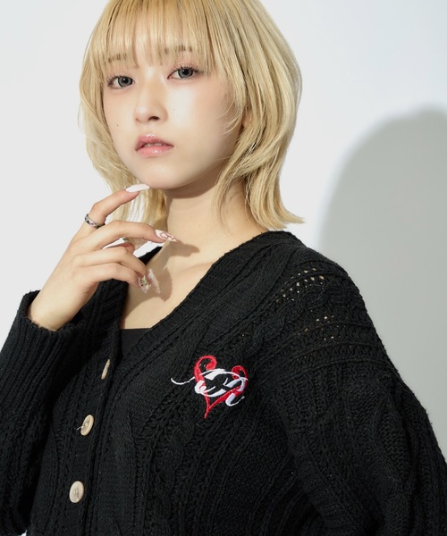 ALLuRing ChaRm(アリュリングチャーム)の「AR heart logo short cardigan / ARハートロゴショート丈カーディガン(カーディガン/ボレロ・レディース・ホワイト/ブラック・FREE)」の8枚目の写真