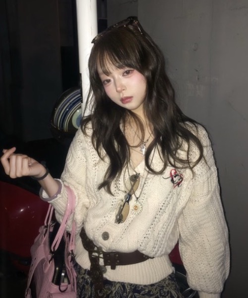 ALLuRing ChaRm(アリュリングチャーム)の「AR heart logo short cardigan / ARハートロゴショート丈カーディガン(カーディガン/ボレロ・レディース・ホワイト/ブラック・FREE)」の21枚目の写真