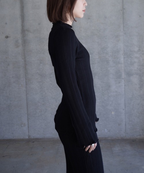 gina tricot(ジーナトリコ)の「Knitted babylock top(ニット/セーター・レディース・ブラック・S/M)」の4枚目の写真