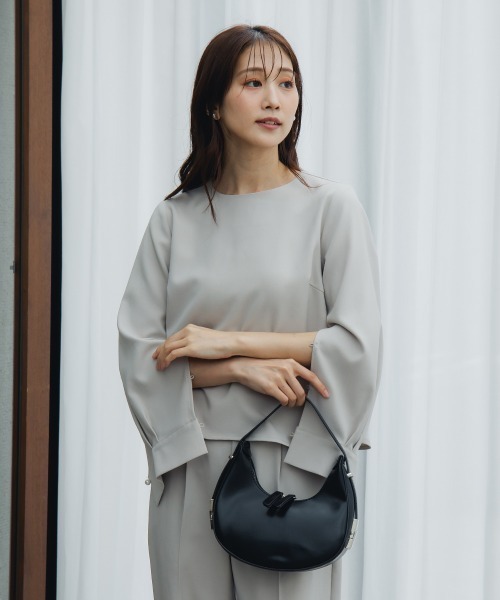 Petitjo（プッチージョ）の「小さいサイズ　【レディーススーツ】2WAY9分袖ブラウス (セットアップ対応・上下別売り)　低身長さん・小柄女性（シャツ/ブラウス・レディース・グレイッシュベージュ/ブラック/ネイビー・PSS/PS/PM/PL）」の5枚目の写真