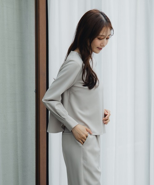 Petitjo（プッチージョ）の「小さいサイズ　【レディーススーツ】2WAY9分袖ブラウス (セットアップ対応・上下別売り)　低身長さん・小柄女性（シャツ/ブラウス・レディース・グレイッシュベージュ/ブラック/ネイビー・PSS/PS/PM/PL）」の7枚目の写真