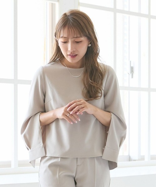 Petitjo（プッチージョ）の「小さいサイズ　【レディーススーツ】2WAY9分袖ブラウス (セットアップ対応・上下別売り)　低身長さん・小柄女性（シャツ/ブラウス・レディース・グレイッシュベージュ/ブラック/ネイビー・PSS/PS/PM/PL）」の8枚目の写真