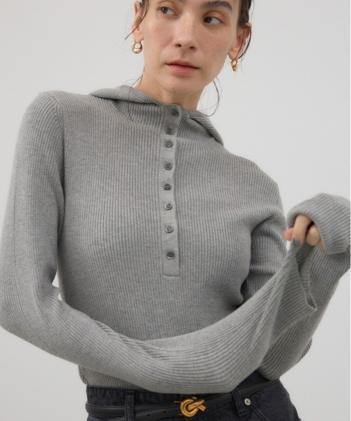 crie conforto（クリーコンフォルト）の「バラクラバニットプルオーバー　冬服 / フードあり（ニット/セーター・レディース・オフホワイト/グレー/ブラック・FREE）」の3枚目の写真