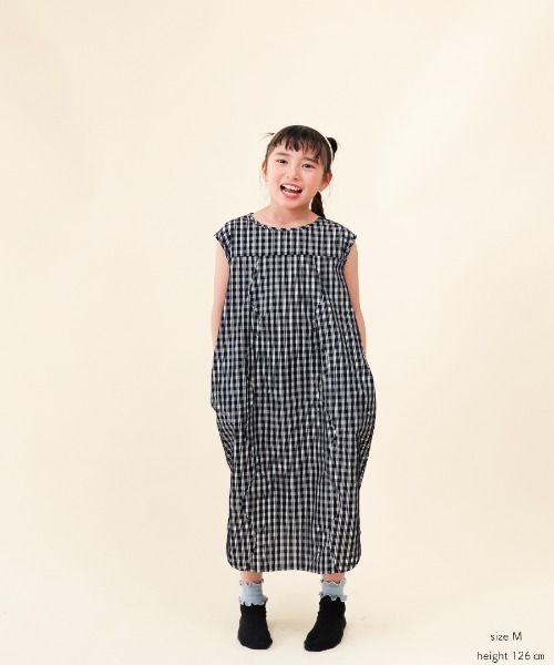 unica(ユニカ)の「カーデ付きチェック柄ウェーブラインワンピース(ワンピース・キッズ・レッド/ブラック・L/M/S/XL)」の5枚目の写真
