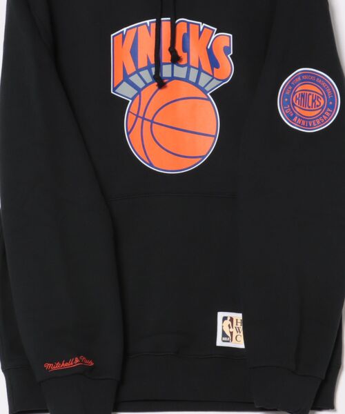 Mitchell&Ness（ミッチェル&ネス）の「【Mitchell&Ness】GAME TIME FLEECE HOODIE NYK/ヴィンテージフーディ/メンズ/ニューヨーク・ニックス（パーカー・メンズ・ブラック・XL/M/L）」の3枚目の写真