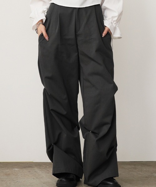 ROOPTOKYO(ループトウキョウ)の「ボタン付き ルーズシルエットストレートパンツ(スラックス・レディース・グレー/ブラウン/ホワイト/ブラック・FREE)」の3枚目の写真