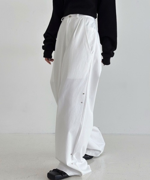 ROOPTOKYO(ループトウキョウ)の「ボタン付き ルーズシルエットストレートパンツ(スラックス・レディース・グレー/ブラウン/ホワイト/ブラック・FREE)」の15枚目の写真