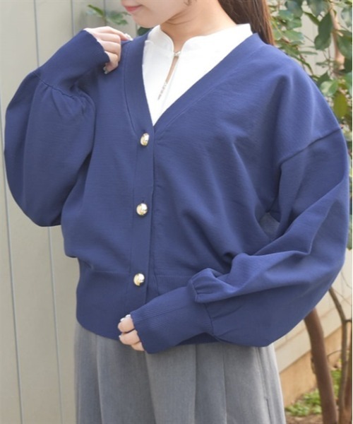 axes femme(アクシーズファム)の「ゴールドボタンニットカーデ(カーディガン/ボレロ・レディース・グリーン/ネイビー/グレイッシュベージュ・FREE)」の3枚目の写真