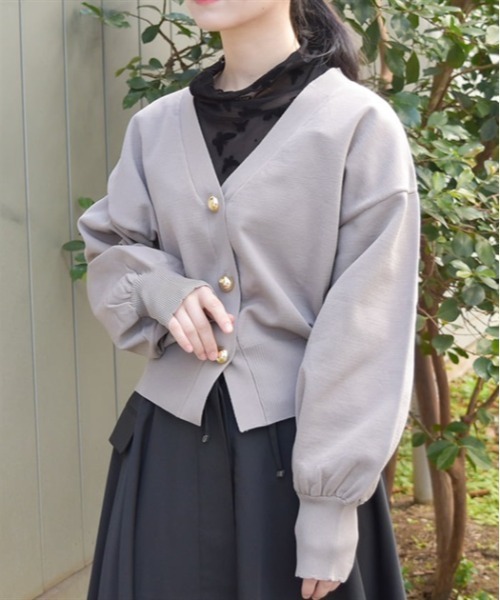 axes femme(アクシーズファム)の「ゴールドボタンニットカーデ(カーディガン/ボレロ・レディース・グリーン/ネイビー/グレイッシュベージュ・FREE)」の2枚目の写真