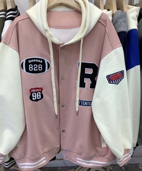 aimoha（アイモハ）の「フード付きワッペンスタジャン（スタジャン・レディース・ライトベージュ/ブラック/ピンク/ネイビー・FREE）」の13枚目の写真