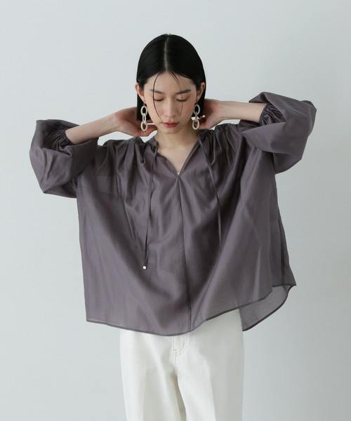 N.(N. Natural Beauty Basic)(エヌエヌナチュラルビューティーベーシック)の「シアーフロントリボンブラウス(シャツ/ブラウス・レディース・ブルー/オフホワイト/チャコールグレー・MEDIUM)」の16枚目の写真