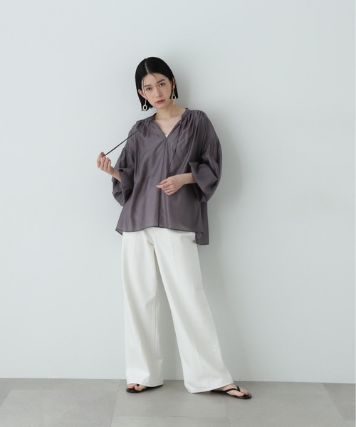 N.(N. Natural Beauty Basic)(エヌエヌナチュラルビューティーベーシック)の「シアーフロントリボンブラウス(シャツ/ブラウス・レディース・ブルー/オフホワイト/チャコールグレー・MEDIUM)」の22枚目の写真