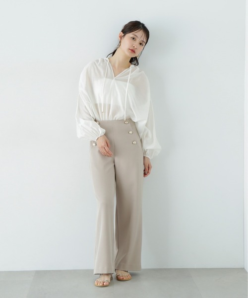 N.(N. Natural Beauty Basic)(エヌエヌナチュラルビューティーベーシック)の「シアーフロントリボンブラウス(シャツ/ブラウス・レディース・ブルー/オフホワイト/チャコールグレー・MEDIUM)」の5枚目の写真