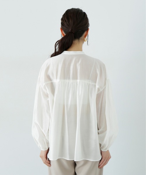 N.(N. Natural Beauty Basic)(エヌエヌナチュラルビューティーベーシック)の「シアーフロントリボンブラウス(シャツ/ブラウス・レディース・ブルー/オフホワイト/チャコールグレー・MEDIUM)」の12枚目の写真