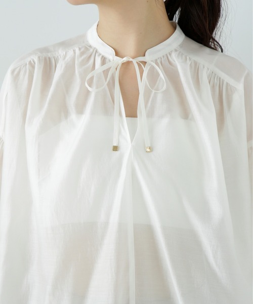 N.(N. Natural Beauty Basic)(エヌエヌナチュラルビューティーベーシック)の「シアーフロントリボンブラウス(シャツ/ブラウス・レディース・ブルー/オフホワイト/チャコールグレー・MEDIUM)」の13枚目の写真