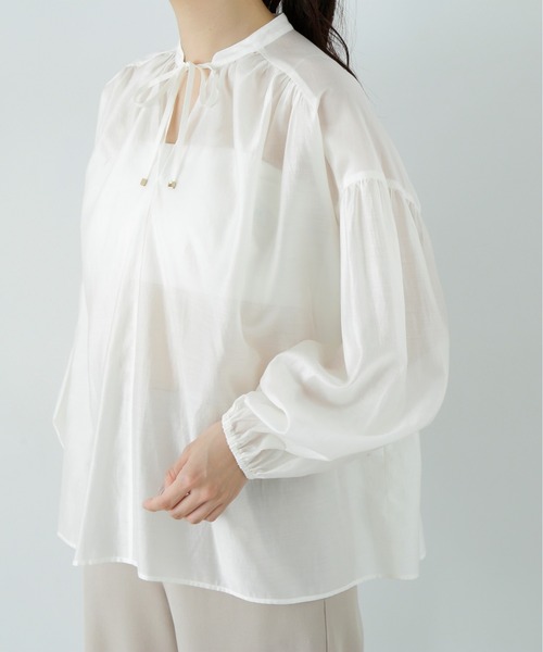 N.(N. Natural Beauty Basic)(エヌエヌナチュラルビューティーベーシック)の「シアーフロントリボンブラウス(シャツ/ブラウス・レディース・ブルー/オフホワイト/チャコールグレー・MEDIUM)」の15枚目の写真
