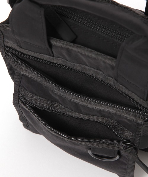 BAYFLOW（ベイフロー）の「[500mlペットボトルも入る]ポケット付きライトスクエアショルダー（ショルダーバッグ・レディース・カーキ/ブラック/アイボリー・FREE）」の18枚目の写真