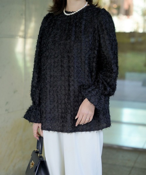 HUIT bouquet(ユイット)の「2way フェザー ブラウス HUIT(シャツ/ブラウス・レディース・ブラック/アイボリー・M)」の1枚目の写真