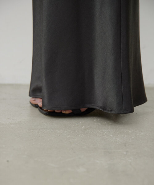 GALLARDAGALANTE（ガリャルダガランテ）の「【前後2WAY】サテンキャミワンピース（ワンピース・レディース・チャコールグレー/モカ・0/1）」の9枚目の写真