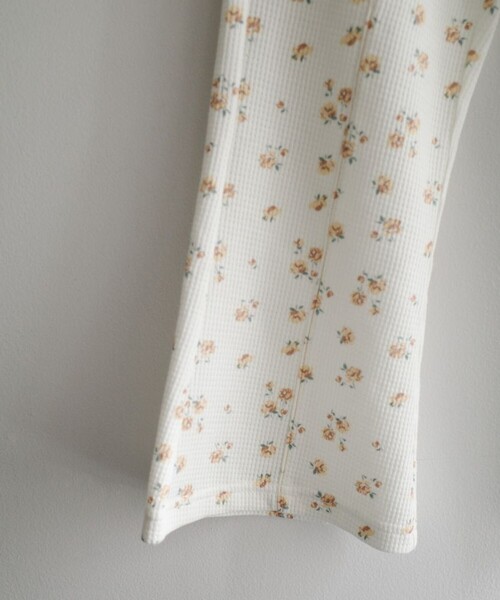 aBity select（アビティセレクト）の「配色センターステッチ 花柄フレアパンツ（その他パンツ・キッズ・サックスブルー/オレンジ・90/100/120/110）」の8枚目の写真