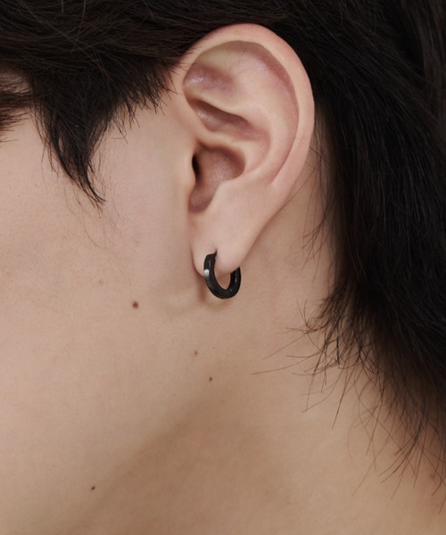 WYZ surgical stainless(ダブリューワイジィーサージカルステンレス)の「【 金属アレルギー対応 】シンプルフープピアス サージカルステンレス (両耳用) 直径13mm, 幅2mm(ピアス(両耳用)・メンズ・ゴールド/ブラック/シルバー・FREE)」の20枚目の写真