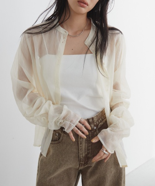 Aunt Marie's(アントマリーズ)の「バンドカラー袖シャーリングシアートップス(シャツ/ブラウス・レディース・アイボリー/ブラック/グリーン・FREE)」の2枚目の写真