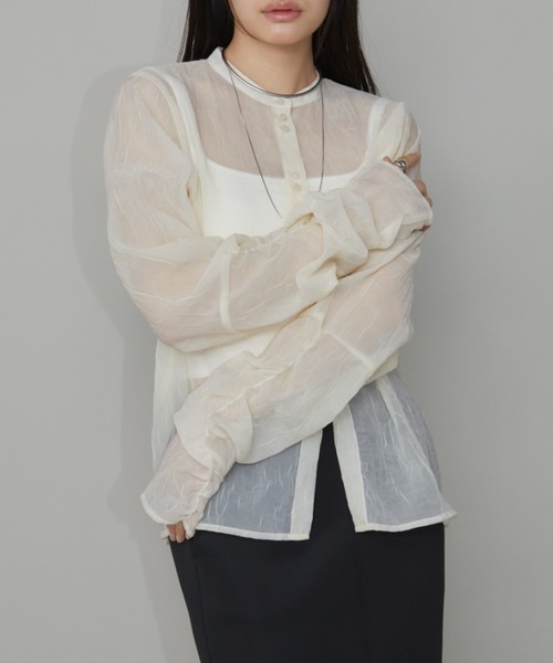 Aunt Marie's(アントマリーズ)の「バンドカラー袖シャーリングシアートップス(シャツ/ブラウス・レディース・アイボリー/ブラック/グリーン・FREE)」の4枚目の写真