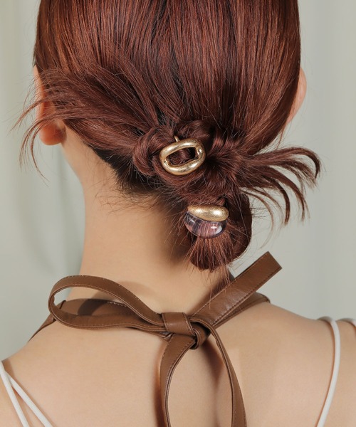 voov（ブーブ）の「2set クリア × メタル ニュアンス オーバル マット ミニヘアカフ（その他ヘアアクセサリー・レディース・シルバー/ゴールド・フリー）」の2枚目の写真