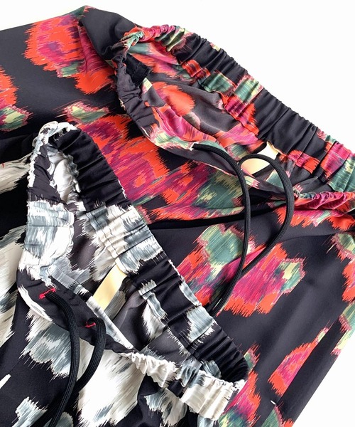 Q（キュー）の「フラワープリントストレートパンツ（その他パンツ・レディース・ブラック系1/ブラック系・MEDIUM）」の9枚目の写真