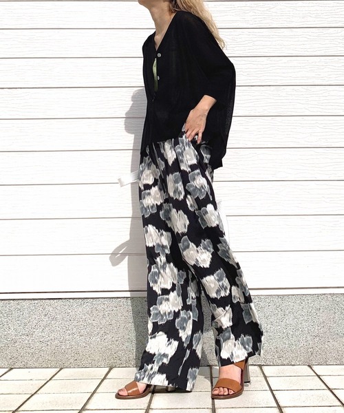 Q（キュー）の「フラワープリントストレートパンツ（その他パンツ・レディース・ブラック系1/ブラック系・MEDIUM）」の13枚目の写真