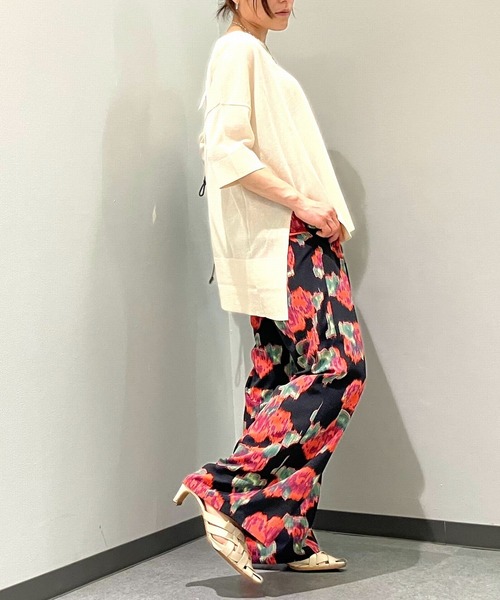 Q（キュー）の「フラワープリントストレートパンツ（その他パンツ・レディース・ブラック系1/ブラック系・MEDIUM）」の17枚目の写真