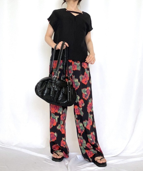 Q（キュー）の「フラワープリントストレートパンツ（その他パンツ・レディース・ブラック系1/ブラック系・MEDIUM）」の18枚目の写真