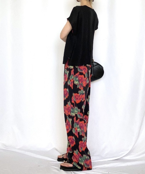 Q（キュー）の「フラワープリントストレートパンツ（その他パンツ・レディース・ブラック系1/ブラック系・MEDIUM）」の19枚目の写真