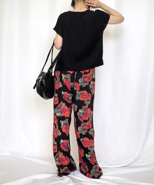 Q（キュー）の「フラワープリントストレートパンツ（その他パンツ・レディース・ブラック系1/ブラック系・MEDIUM）」の20枚目の写真