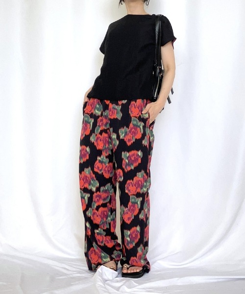 Q（キュー）の「フラワープリントストレートパンツ（その他パンツ・レディース・ブラック系1/ブラック系・MEDIUM）」の21枚目の写真