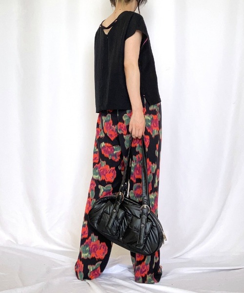 Q（キュー）の「フラワープリントストレートパンツ（その他パンツ・レディース・ブラック系1/ブラック系・MEDIUM）」の22枚目の写真