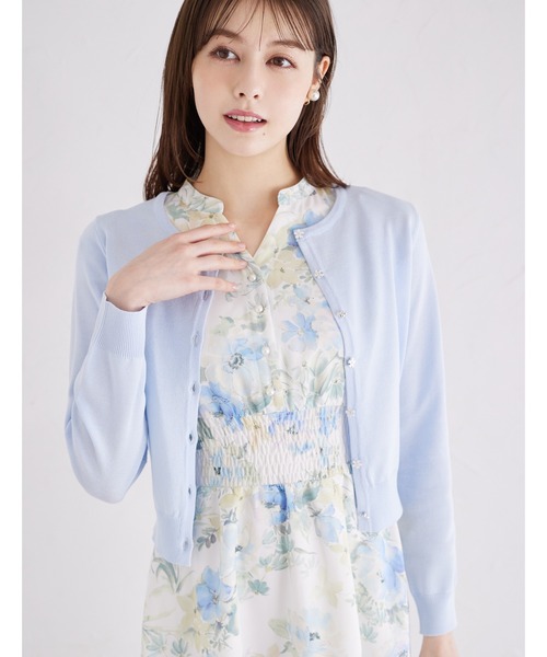 tocco closet（トッコ　クローゼット）の「プチフラワー釦カーディガン（カーディガン/ボレロ・レディース・ブラック/サックスブルー/オフホワイト/ピンク・M）」の3枚目の写真