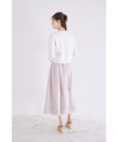 tocco closet（トッコ　クローゼット）の「プチフラワー釦カーディガン（カーディガン/ボレロ・レディース・ブラック/サックスブルー/オフホワイト/ピンク・M）」の6枚目の写真
