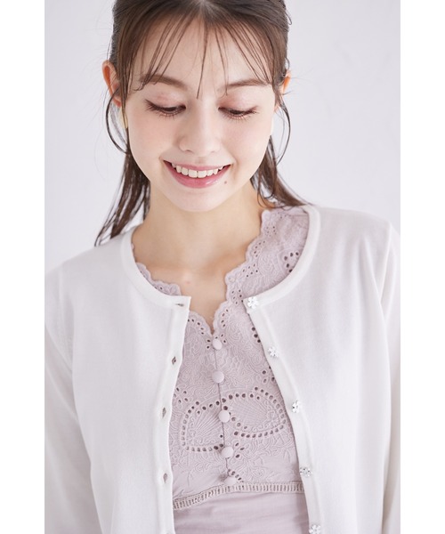 tocco closet（トッコ　クローゼット）の「プチフラワー釦カーディガン（カーディガン/ボレロ・レディース・ブラック/サックスブルー/オフホワイト/ピンク・M）」の8枚目の写真