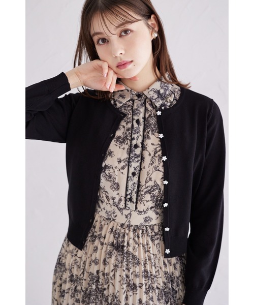 tocco closet（トッコ　クローゼット）の「プチフラワー釦カーディガン（カーディガン/ボレロ・レディース・ブラック/サックスブルー/オフホワイト/ピンク・M）」の13枚目の写真