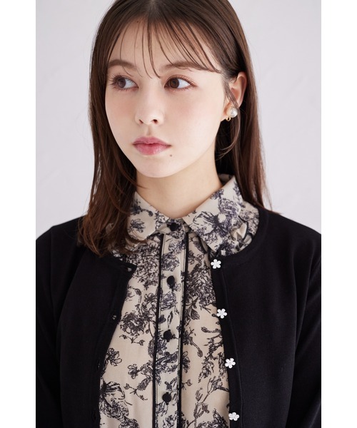 tocco closet（トッコ　クローゼット）の「プチフラワー釦カーディガン（カーディガン/ボレロ・レディース・ブラック/サックスブルー/オフホワイト/ピンク・M）」の14枚目の写真
