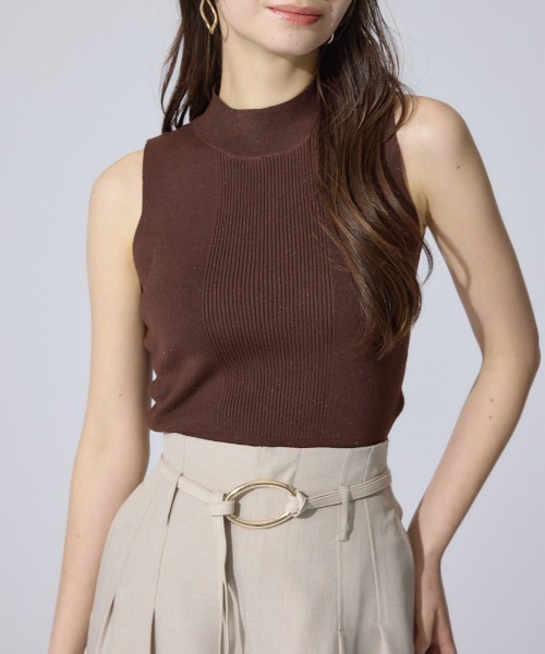 rienda（リエンダ）の「ウォッシャブルリブタンクトップ　夏服 サマーニット ノースリーブトップス（タンクトップ・レディース・ブラック/ブラウン/グレー/アイボリー・SMALL/MEDIUM）」の4枚目の写真