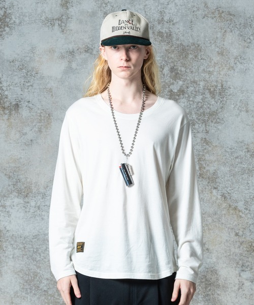 glamb（グラム）の「Loose Neck Long Sleeves T-Shirt / ルーズネックロングスリーブＴシャツ（Tシャツ/カットソー・メンズ・ホワイト/グレー/パープル/ブラック・S/M/L）」の2枚目の写真