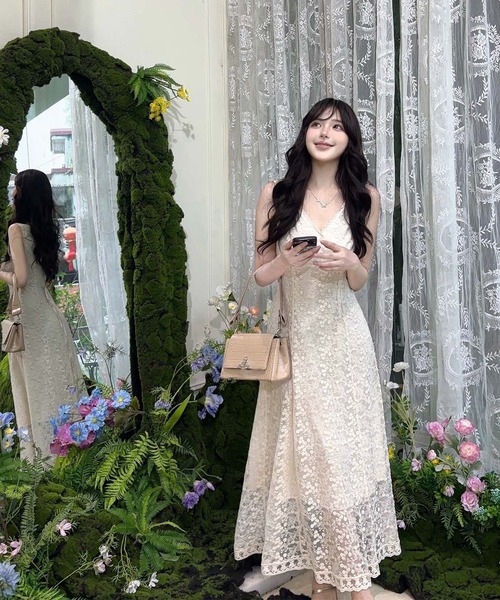 VEILA(ヴェイラ)の「vネックレースのキャミワンピース(ワンピース・レディース・アイボリー・M/S)」の2枚目の写真