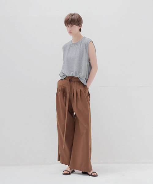 DRESSLAVE(ドレスレイブ)の「narrow belt tuck wide pants(ナローベルトタックワイドパンツ)(その他パンツ・レディース・ブラック/ブラウン・36/38)」の10枚目の写真