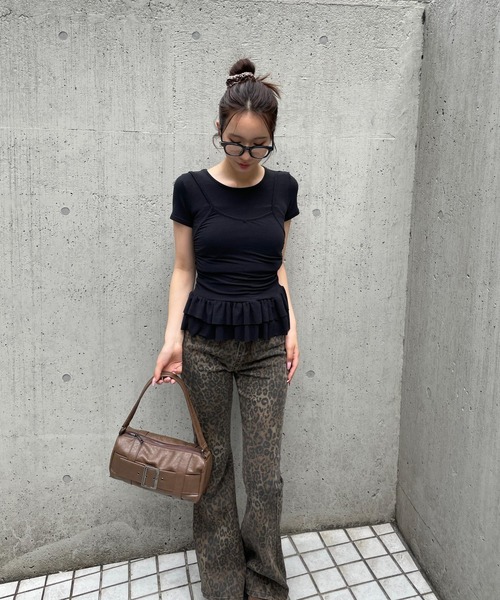 FOREVER 21（フォーエバー トゥエンティーワン）の「【2025SS】ベルトボストンバッグ（ハンドバッグ・レディース・ブラック/ブラウン/レッド・FREE）」の4枚目の写真